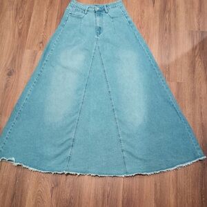 Boho Denim Maxi Skirt XS washed denim zipper front rough bottom hippie A-143